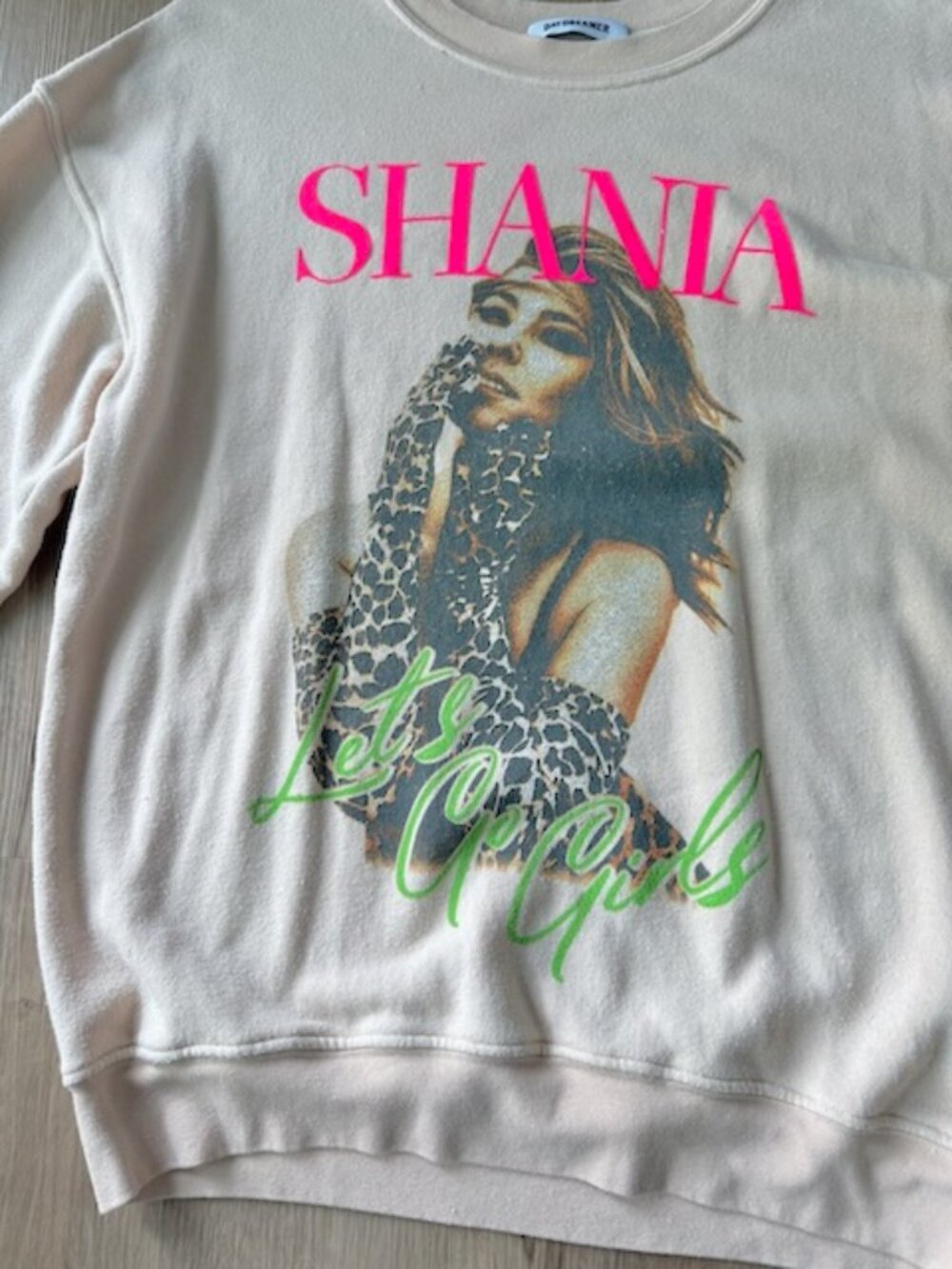 Daydreamer Shania Twain Crewneck Sweatshirt OS - Picture 2 of 6